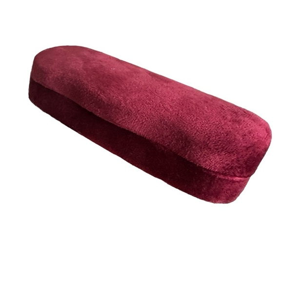 GUCCI Red Suede Large Sunglasses Case with Lens Cloth - Picture 10 of 11